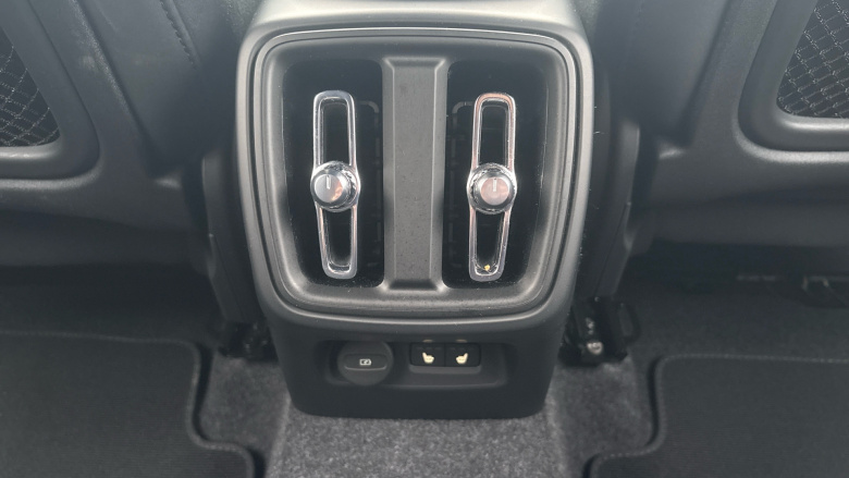 Volvo XC40 2.0 B3P Plus Black Edition 5dr Auto Petrol Estate